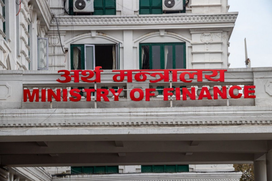 तल्लो दर्जाका प्रहरीलाई १६ वर्षमा पेन्सन दिनुपर्ने प्रस्ताव अर्थ मन्त्रालयमा