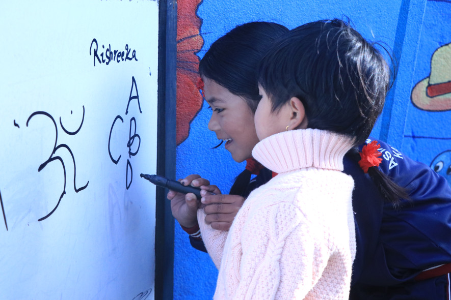 अक्सिडेन्टल पब्लिक स्कुलमा  बालबालिकाको अक्षरारम्भ - तस्बिरहरू