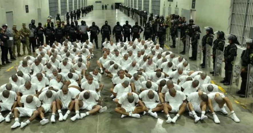 ट्रम्पले १८ औं शताब्दीको कानुन ब्युँताएपछि ह्वाइट हाउस र अदालतबीच ‘टसल’