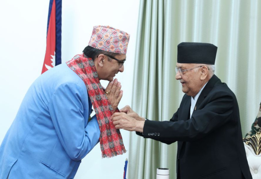 काठमाडौँ विश्वविद्यालयका नवनियुक्त उपकुुलपति वाग्लेलाई प्रधानमन्त्रीले गराए शपथ