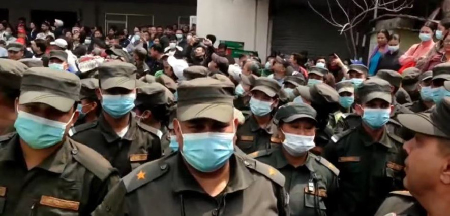 प्रमुख प्रशासकीय अधिकृत गुरागाईंलाई रोक्न महानगर प्रहरी परिचालन, कर्मचारीको विरोध