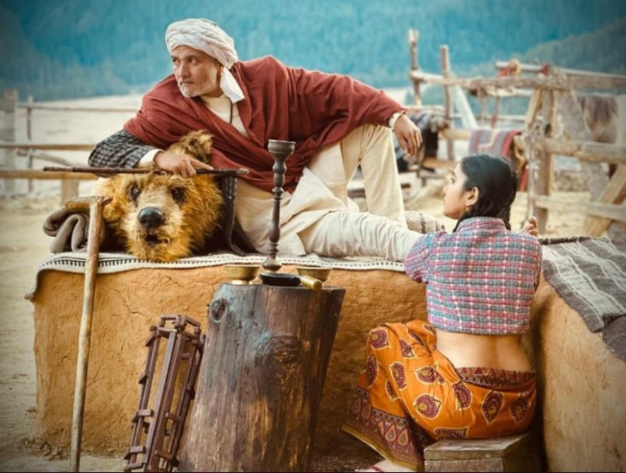 यस्तो छ ‘कल्ली’मा अर्पण थापाको लुक्स