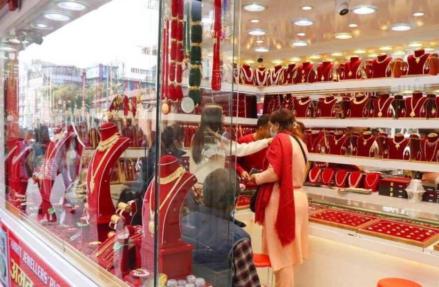 सुनचाँदीको मूल्य स्थिर, आज कतिमा हुँदैछ कारोबार ?