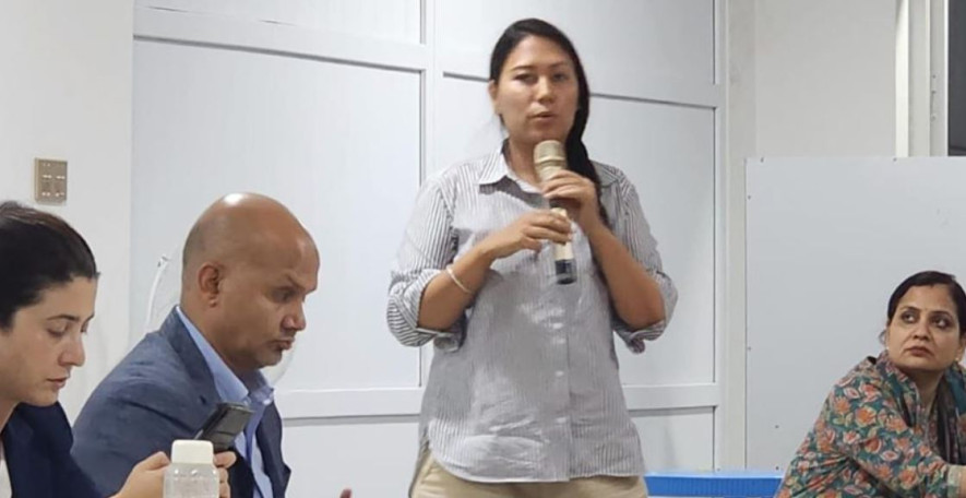 सुमनासँग छलफल गर्दै डीपी अर्याल, स्वर्णिम वाग्ले र कविन्द्र बुर्लाकोटी