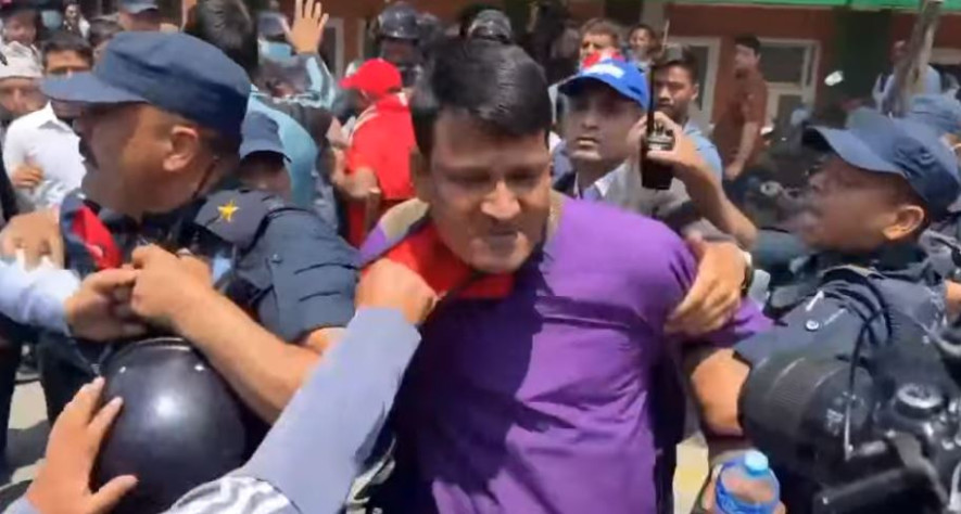 शिक्षकहरूको आन्दोलनमा अभिभावक घुसेपछि...