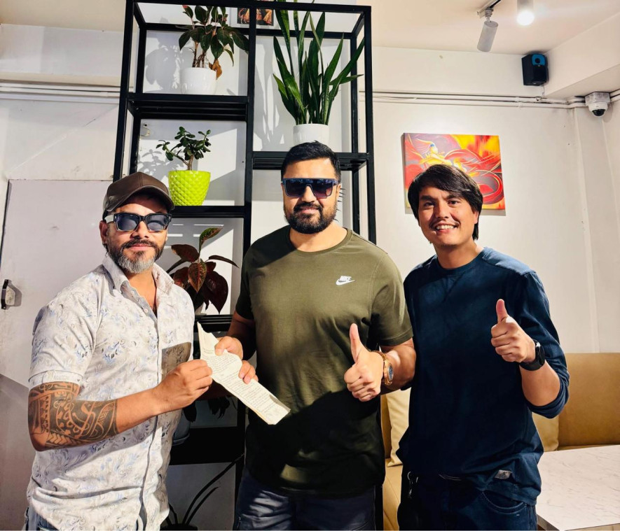 चलचित्र 'महाराजधिराज'मा रमेश उप्रेती अनुबन्ध