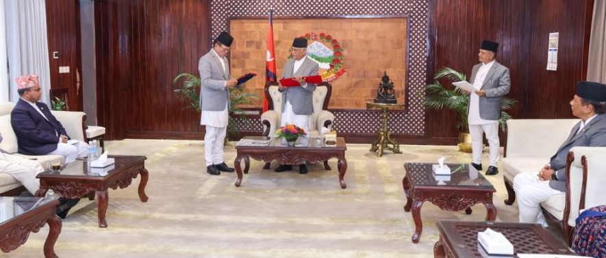नवनियुक्त ऊर्जा राज्यमन्त्री गर्बुजाले लिए प्रधानमन्त्रीसमक्ष शपथ
