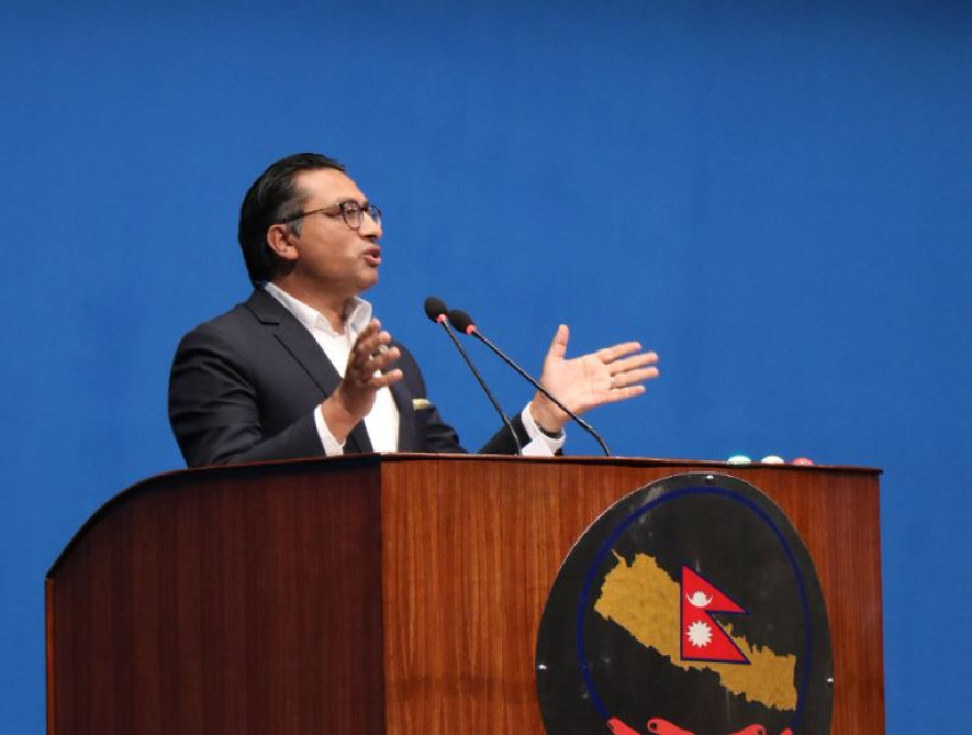 सरकारले ल्याएकाे नीति तथा कार्यक्रमलाई स्वर्णिम वाग्लेले गरे उँट र टापुसँग तुलना