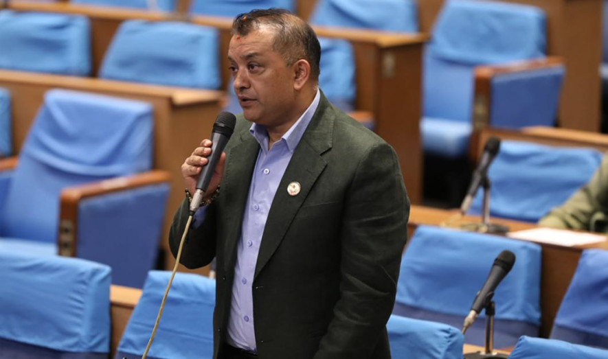 रवि र छवि तुलना गर्दै गगनको गुनासो- सिंगो देश एउटा ठगी अभियुक्तको अघिपछि घुमेको छ