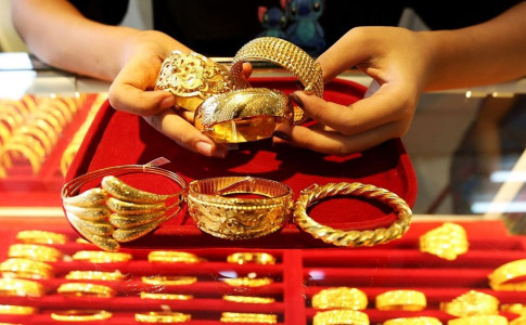 सुनको मूल्य तोलाको दुई लाख नाघ्यो